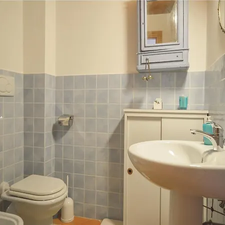 Four-bedroom In Tolentino Apartament *