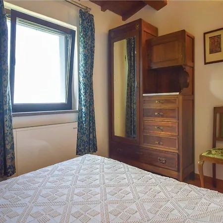 Four-bedroom In Tolentino Apartament *