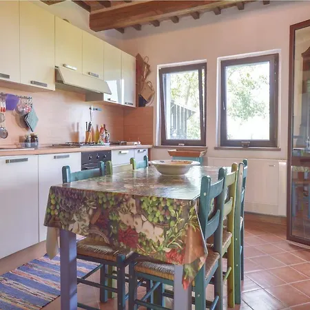 Four-bedroom In Tolentino Apartament